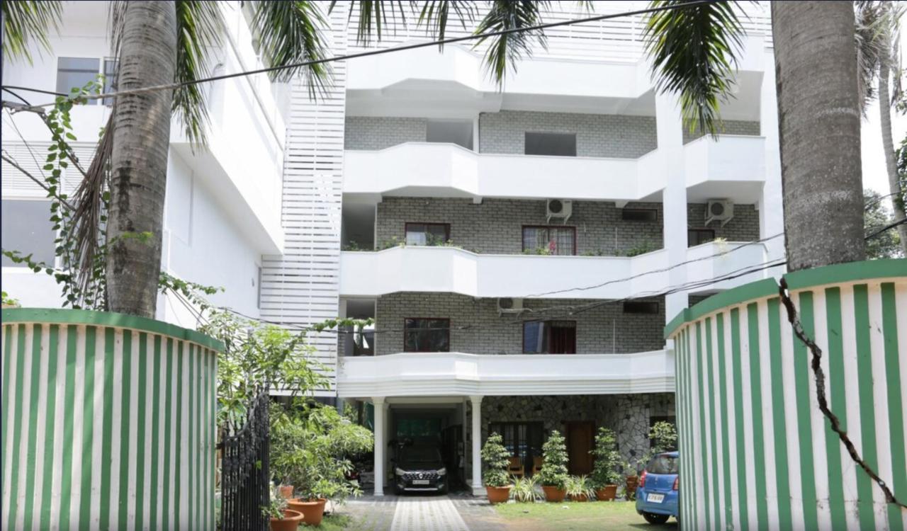 Heaven Gardens Hotel Kochi Exterior foto