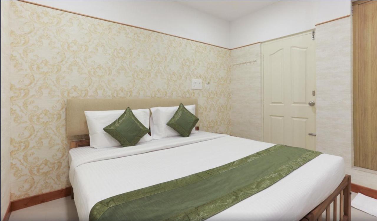 Heaven Gardens Hotel Kochi Exterior foto